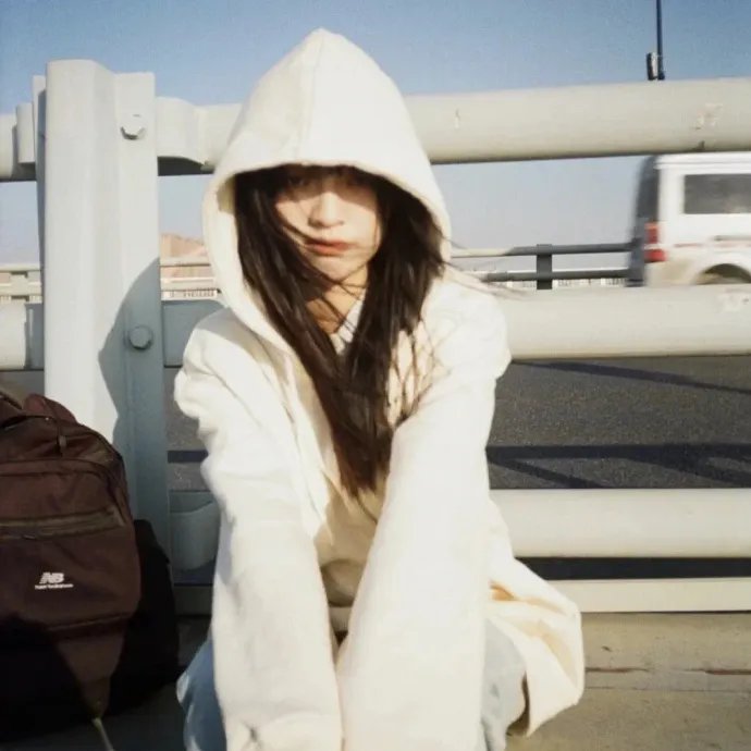 上班摸鱼,被总裁老公抓个正着